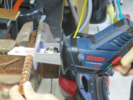 12v mini reciprocating saw in action