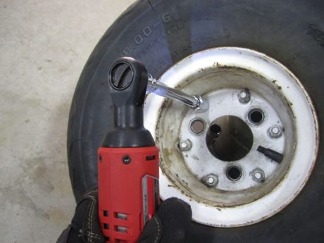 milwaukee-m12-ratchet-action milwaukee-m12-ratchet-action