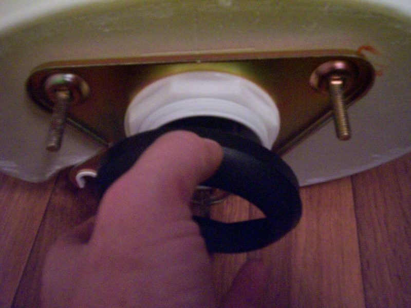 Installing the tank to bowl rubber seal