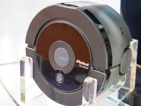 2013-ces-iRobot-scooba 2013-ces-iRobot-scooba
