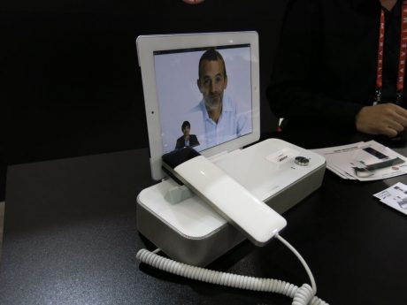 2013-ces-iphone-access 2013-ces-iphone-access