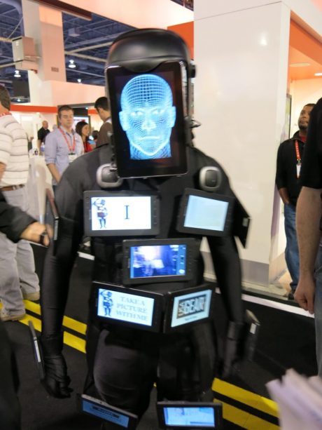 2013-ces-robot-dude 2013-ces-robot-dude