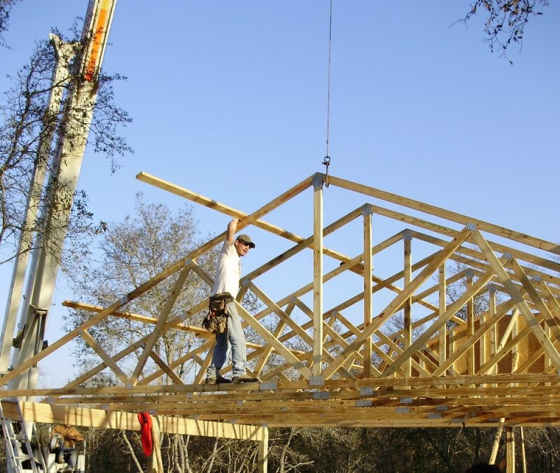 Learn to Crane or Hand Set Wood Trusses without Troubles