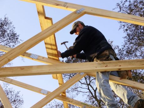 Lateral Bracing Between Trusses is a Must to Prevent Killing Yourself (and others)