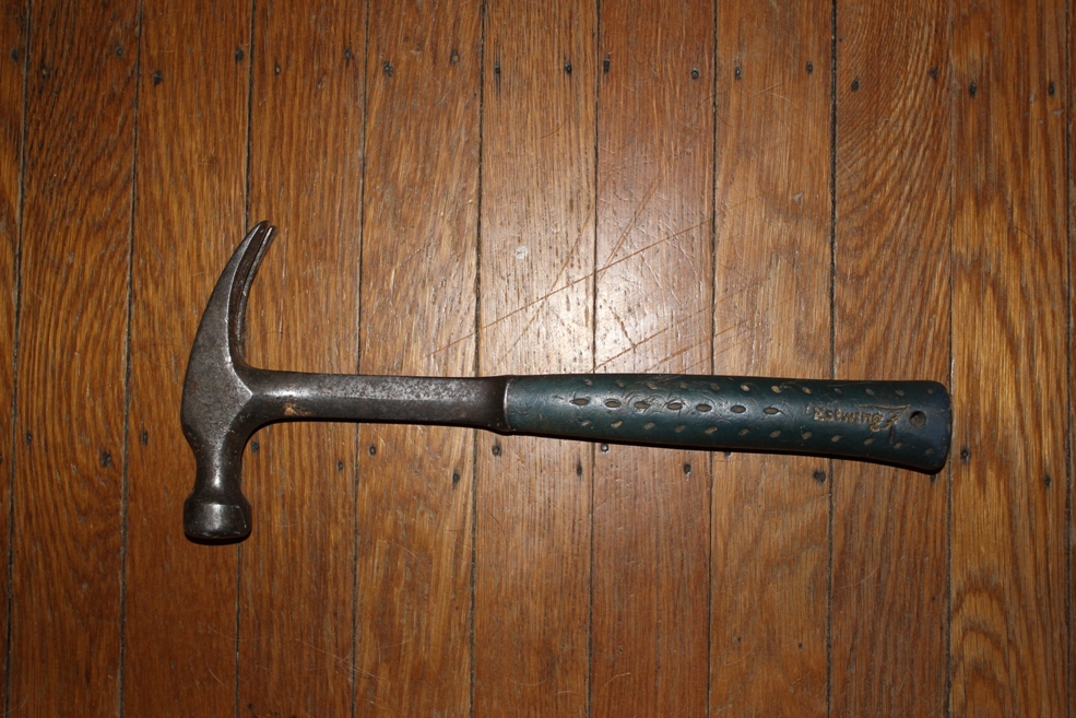 Estwing Safe T Shape claw hammer- my father recently gifted this to me. He  has had it since the early 80s and it is solid as ever. : r/BuyItForLife