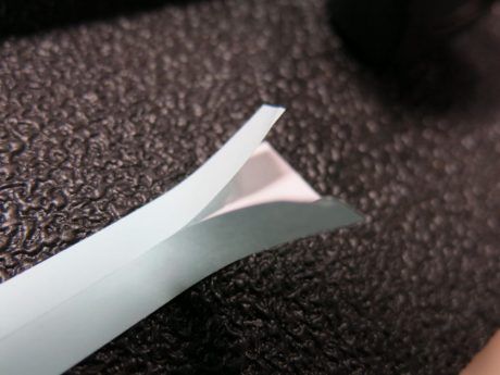 Split back design makes peeling labels easy