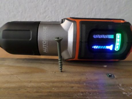 IS it on? Two big bright lights let you know if it's in drill or drive mode.