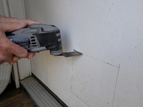 Cutting through the metal with the Dremel Oscillating tool