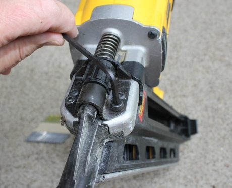 dewalt dcn692m1