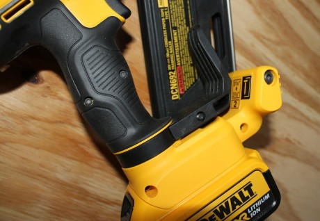 dewalt dcn692m1