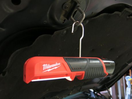 Milwaukee-M12-LED-Stick-Light-Car