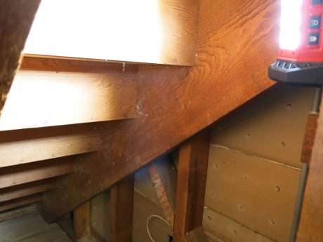 Milwaukee-M18-LED-Flood-Light-Stairs