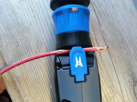 Hammerhead has included a wire stripper.