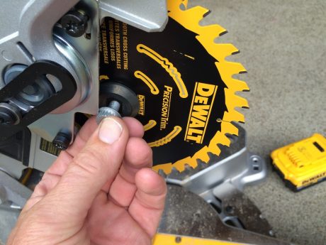 dewalt 20v max miter saw