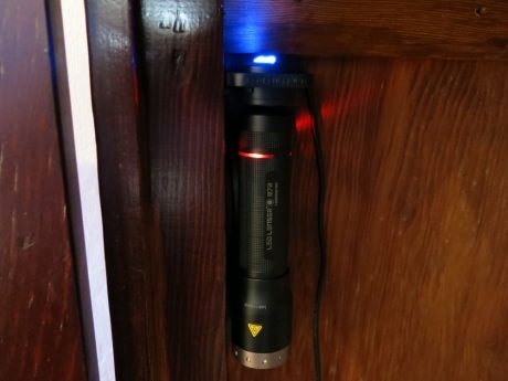 No clips with this slick, magnetic charger