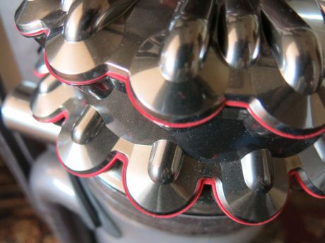 Mini cyclones with flexible tips to avoid clogging are one of the many secrets in the Cinect's engineering