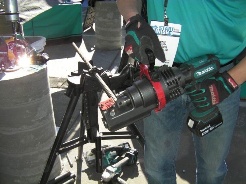 Makita XCS01 rebar cutter