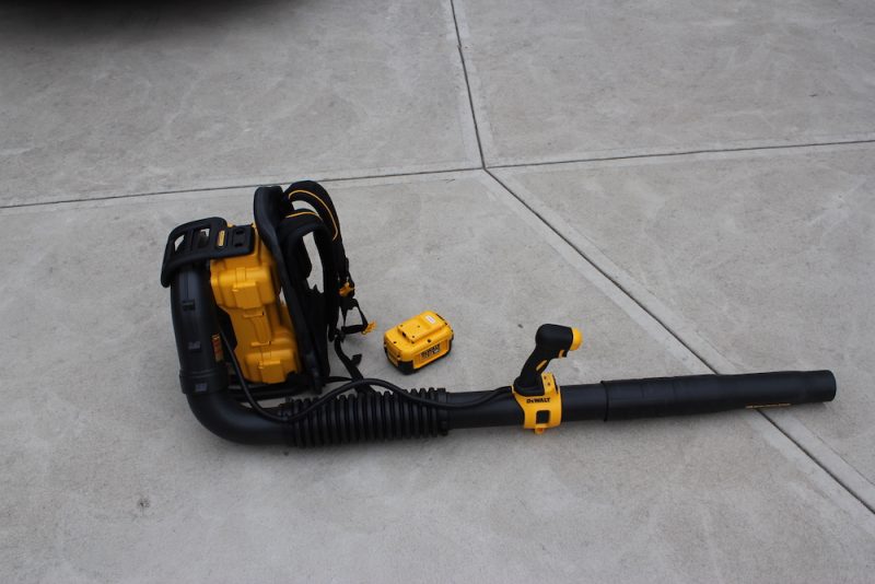 dewalt dcbl590x2