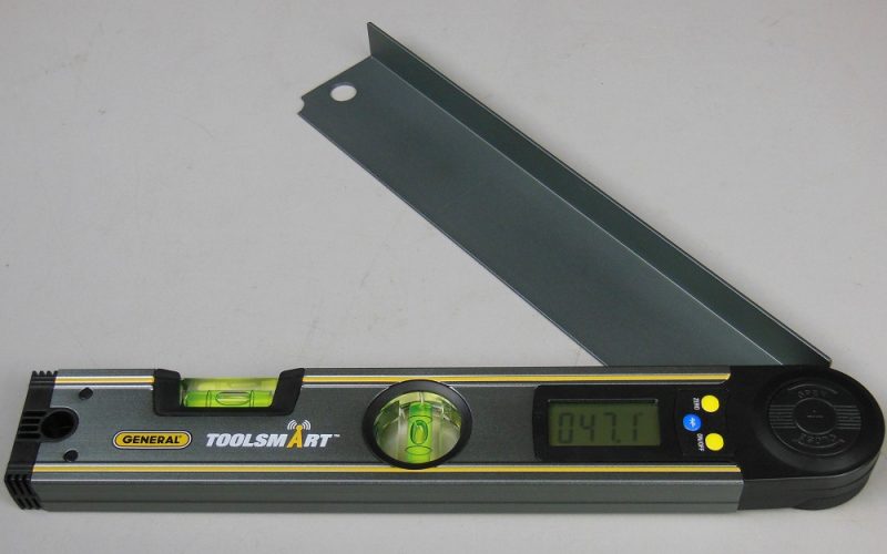 Digital angle finder