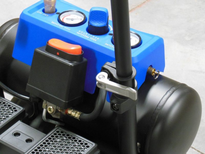 Handle latches