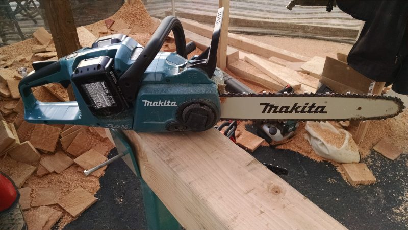 Makita battery powered chain saw