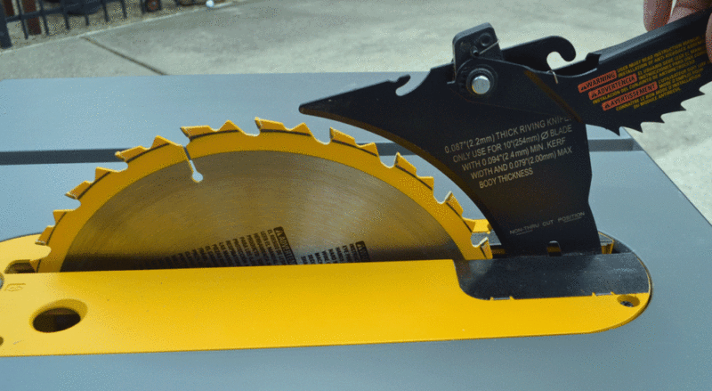 how to remove riving knife from dewalt table saw