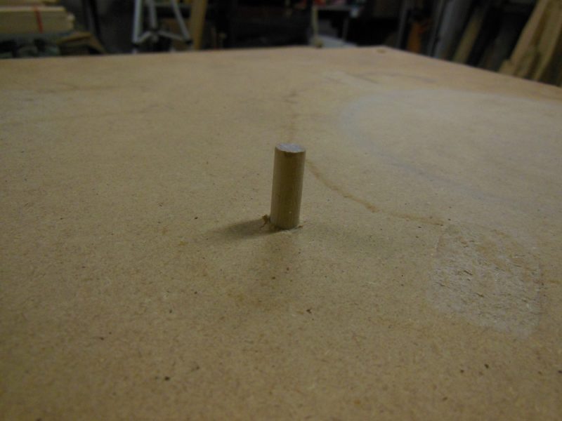 Pivot dowel