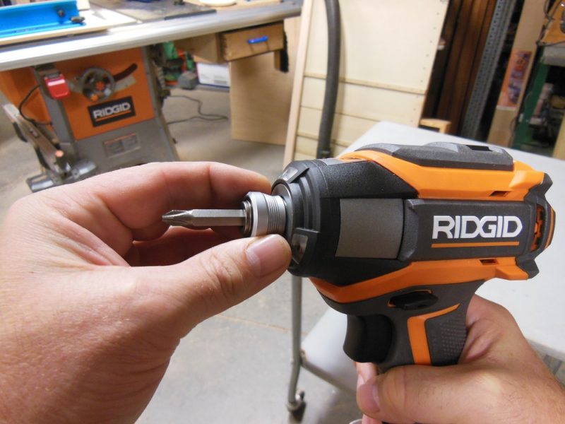 R86037 bit ejection