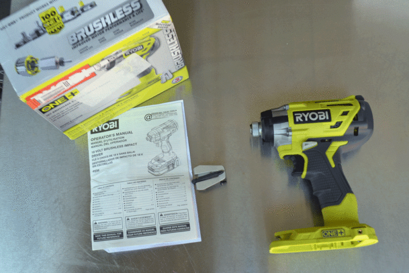 Review Ryobi impact driver P238 unboxed