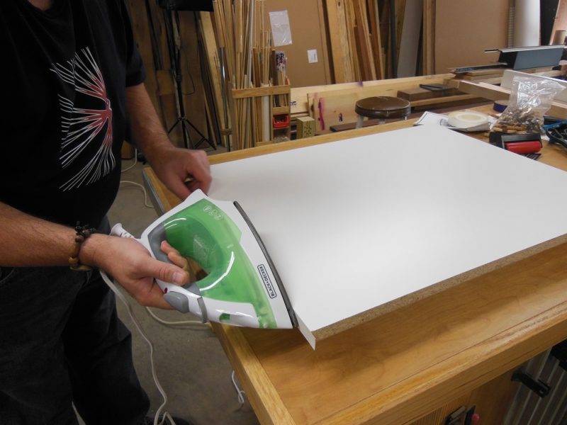 Ironing on the edge banding
