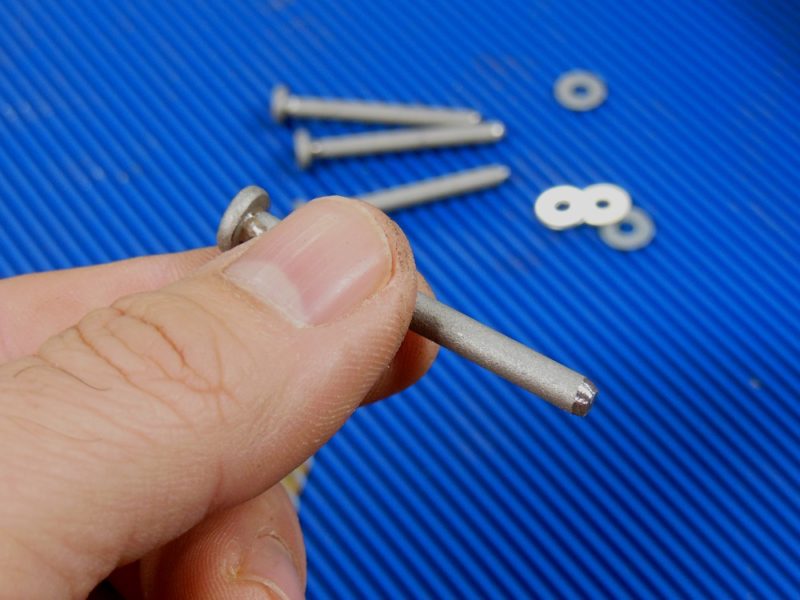 Spinner pivot pins