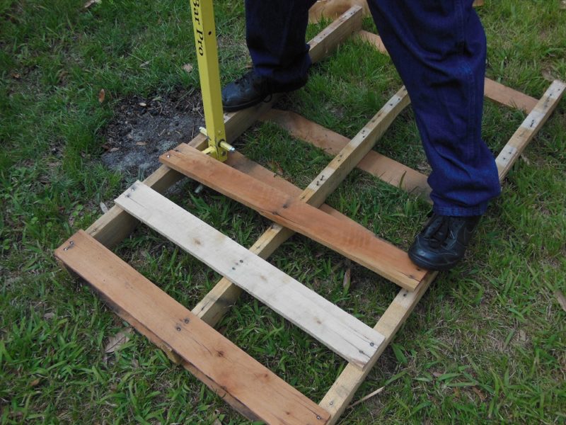 Removing pallet slats
