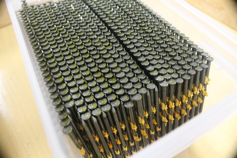 Fasteners o' plenty.
