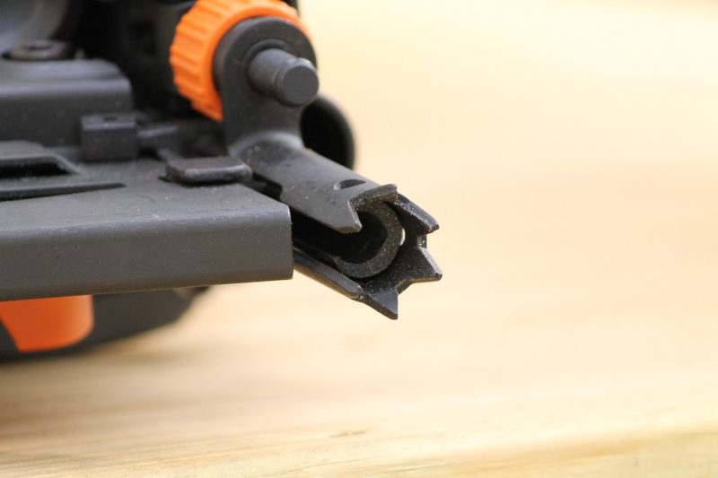 Toe nail claw.