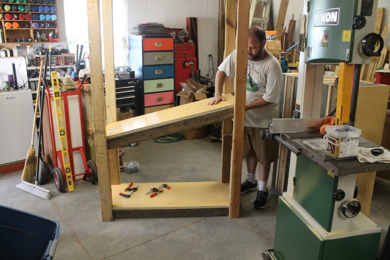 Placing the shelf.