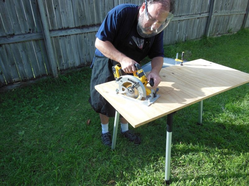 Cutting with the DeWALT DCS570