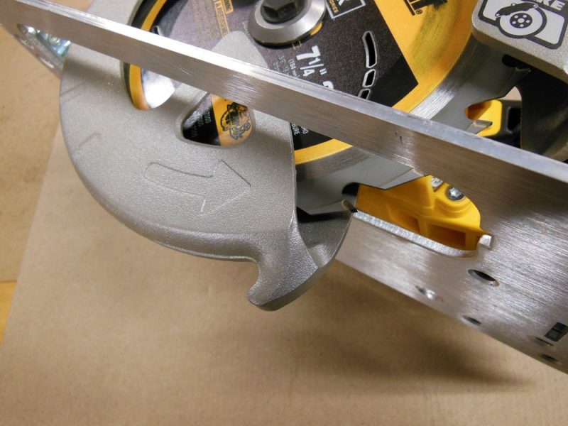 Snag resistant blade guard