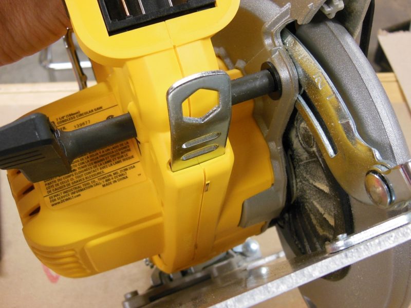 Blade wrench storage