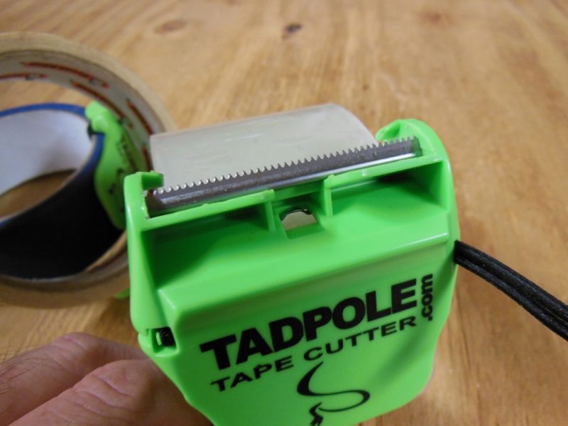 Serrated cutting blade