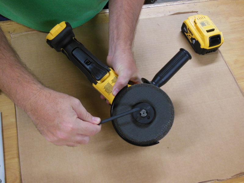 Tightening the arbor nut