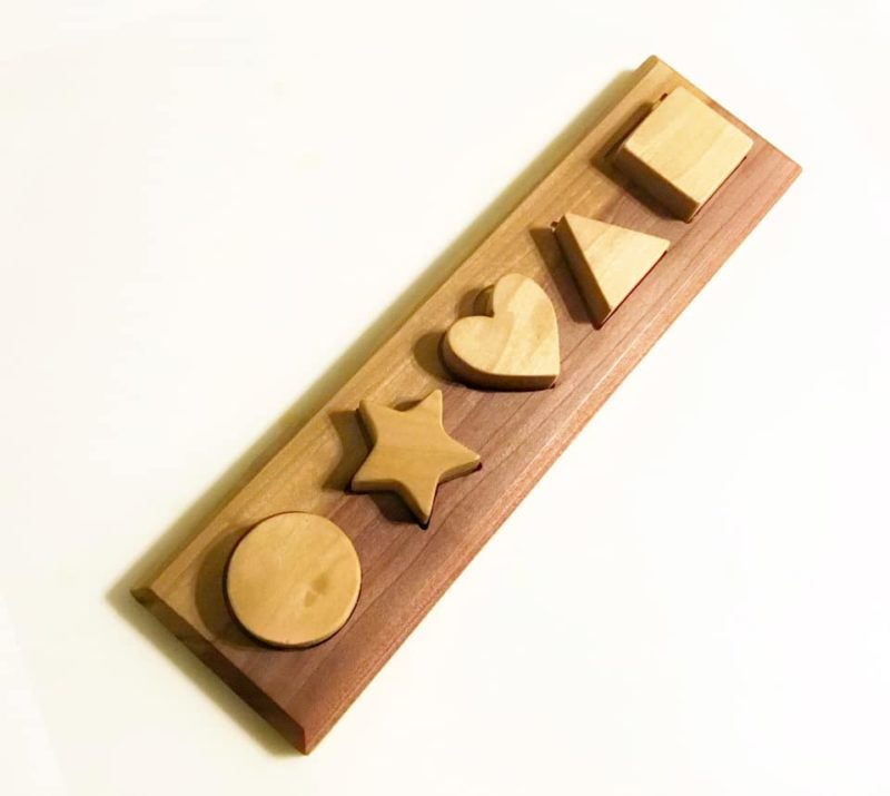 Shape sorting puzzle