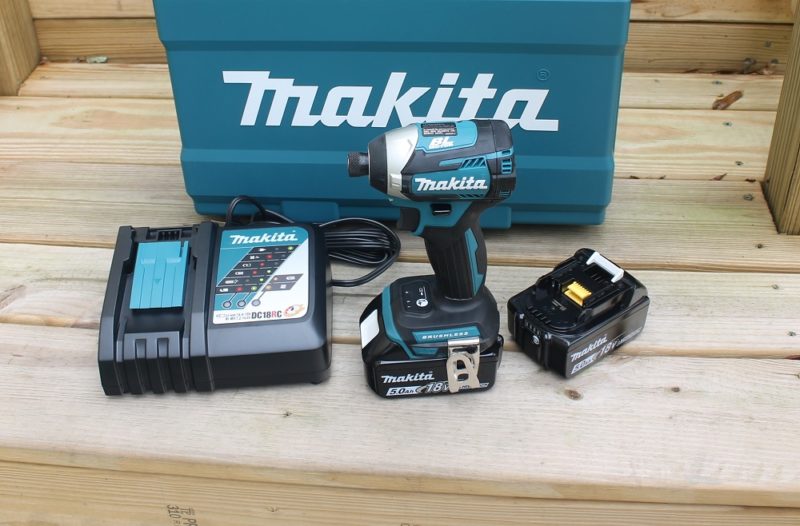 Makita XDT14T impact driver kit