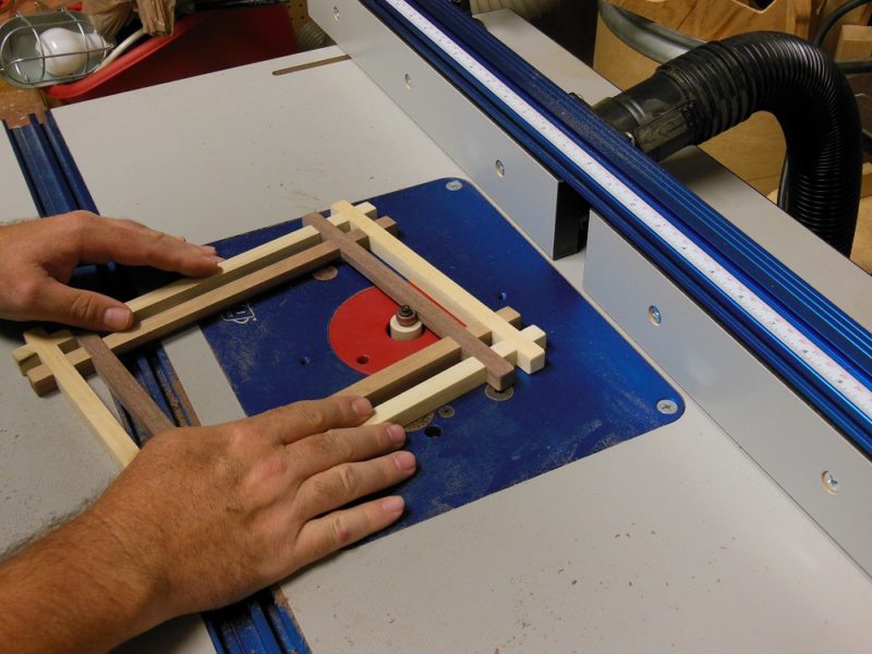 Routing the no miter picture frame.