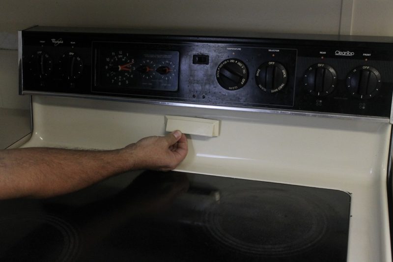 Electric Stove Repairs - Replacing Glass Cooktop And Oven Elements