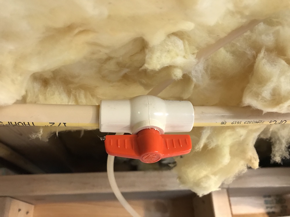 plumbing - How does my refrigerator water line connect to the