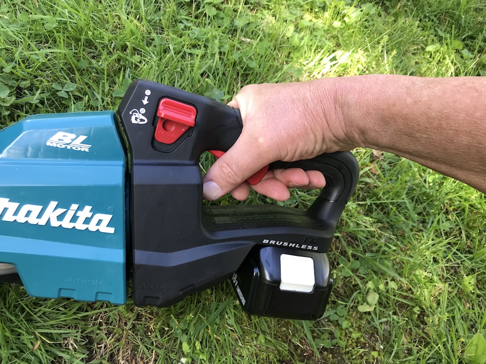 bekymring kanal sædvanligt Makita XHU07 Brushless Cordless Hedge Trimmer Review – Faster Teal Steel -  Home Fixated