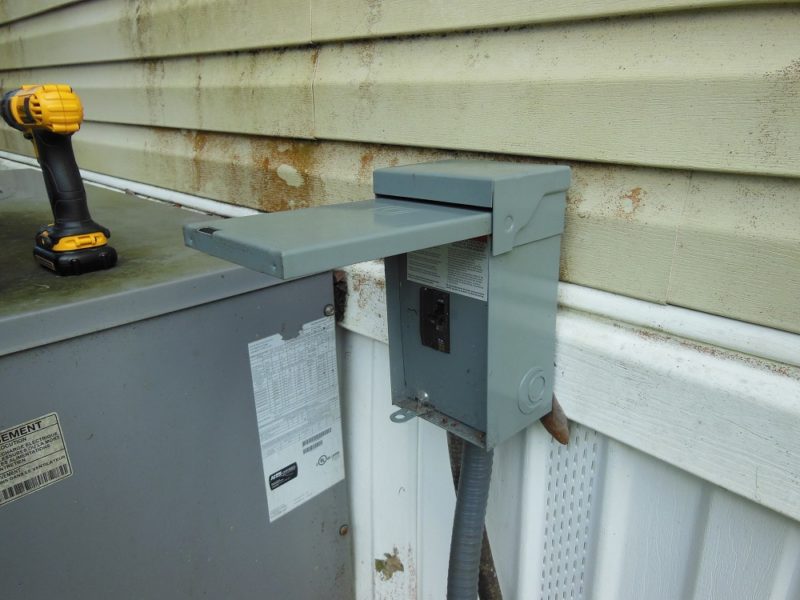 Switch off the secondary breaker.