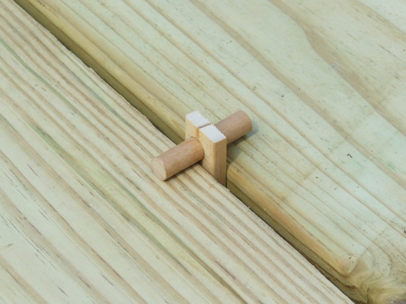 Table slats with spacers