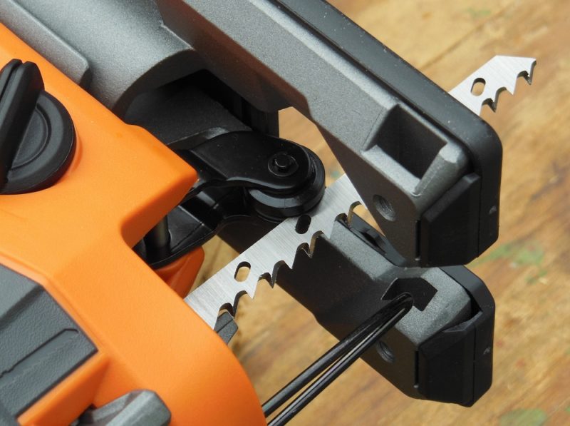 Blade support guide bearing