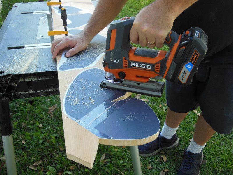 Cutting wings with the Ridgid R8832 jig saw.
